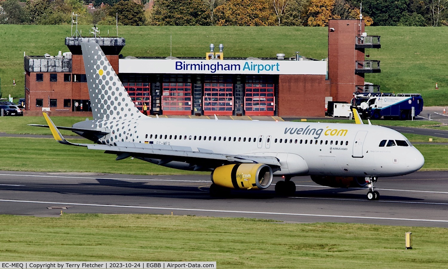 EC-MEQ, 2015 Airbus A320-232 C/N 6483, At Birmingham