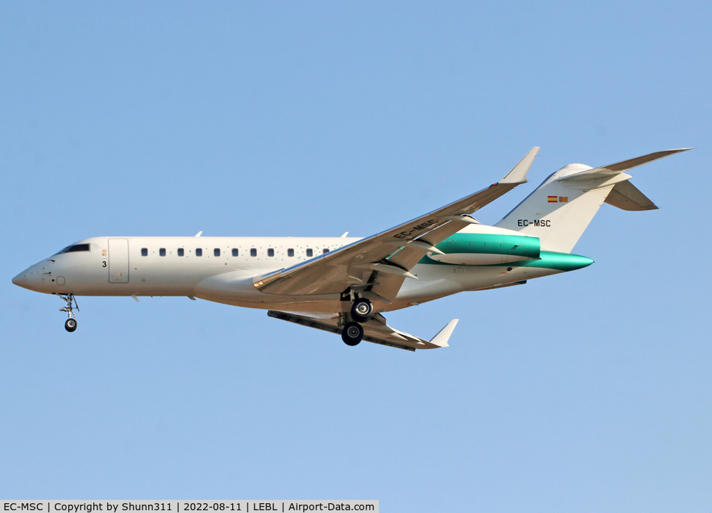 EC-MSC, 2011 Bombardier BD700-1A10 Global Express C/N 9466, Landing rwy 24R