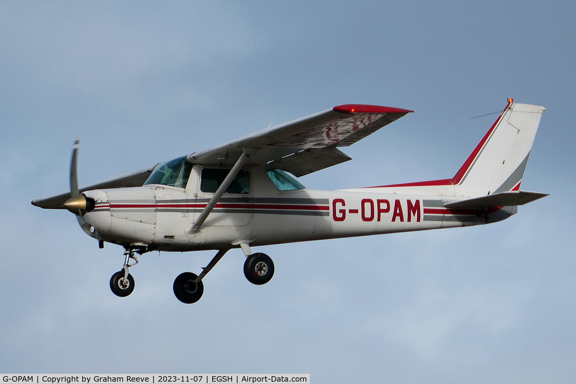 G-OPAM, 1978 Reims F152 C/N 1536, Landing at Norwich.