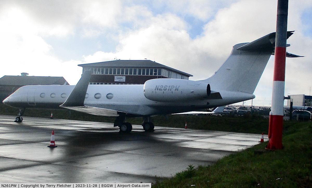 N261PW, 2010 Gulfstream Aerospace GV-SP (G550) C/N 5268, At Luton Airport
