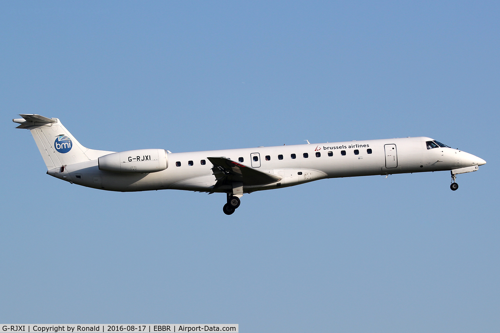G-RJXI, 2001 Embraer EMB-145EP (ERJ-145EP) C/N 145454, at bru