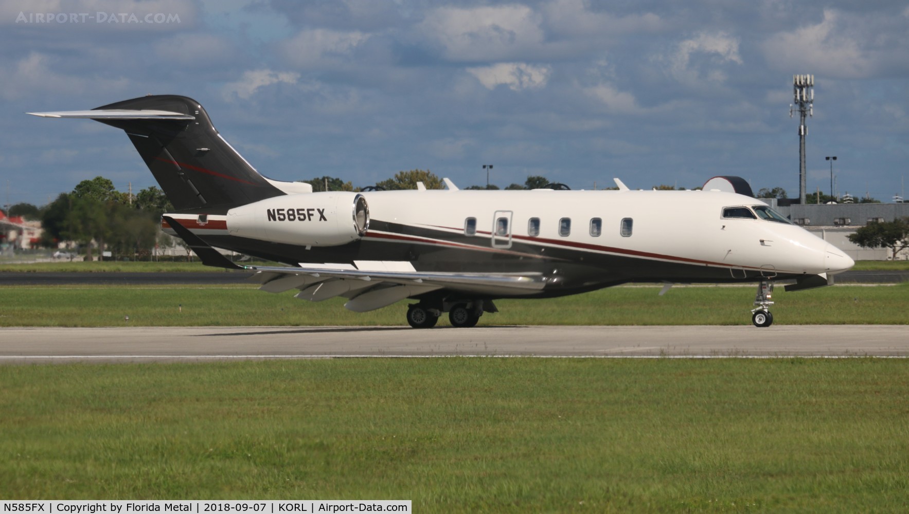 N585FX, 2017 Bombardier Challenger 350 (BD-100-1A10) C/N 20707, Challenger 350 zx