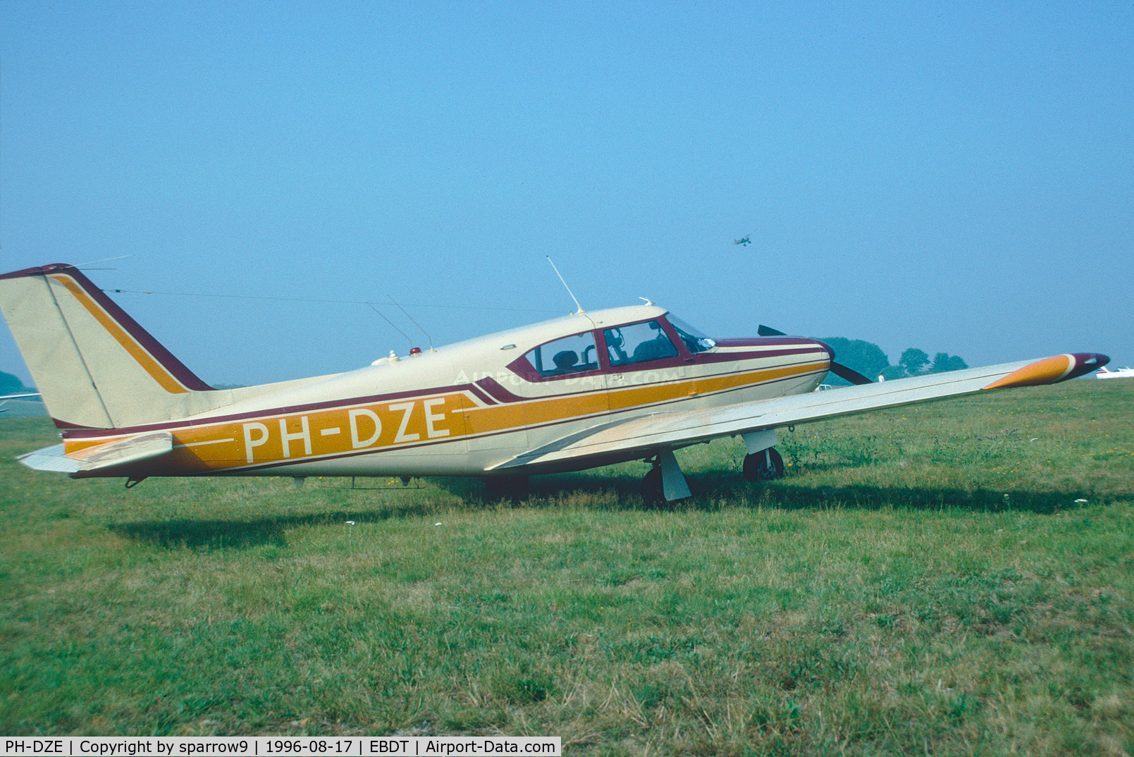PH-DZE, 1960 Piper PA-24-250 Comanche C/N 24-1877, Rally at Schaffen. Scanned from a slide.