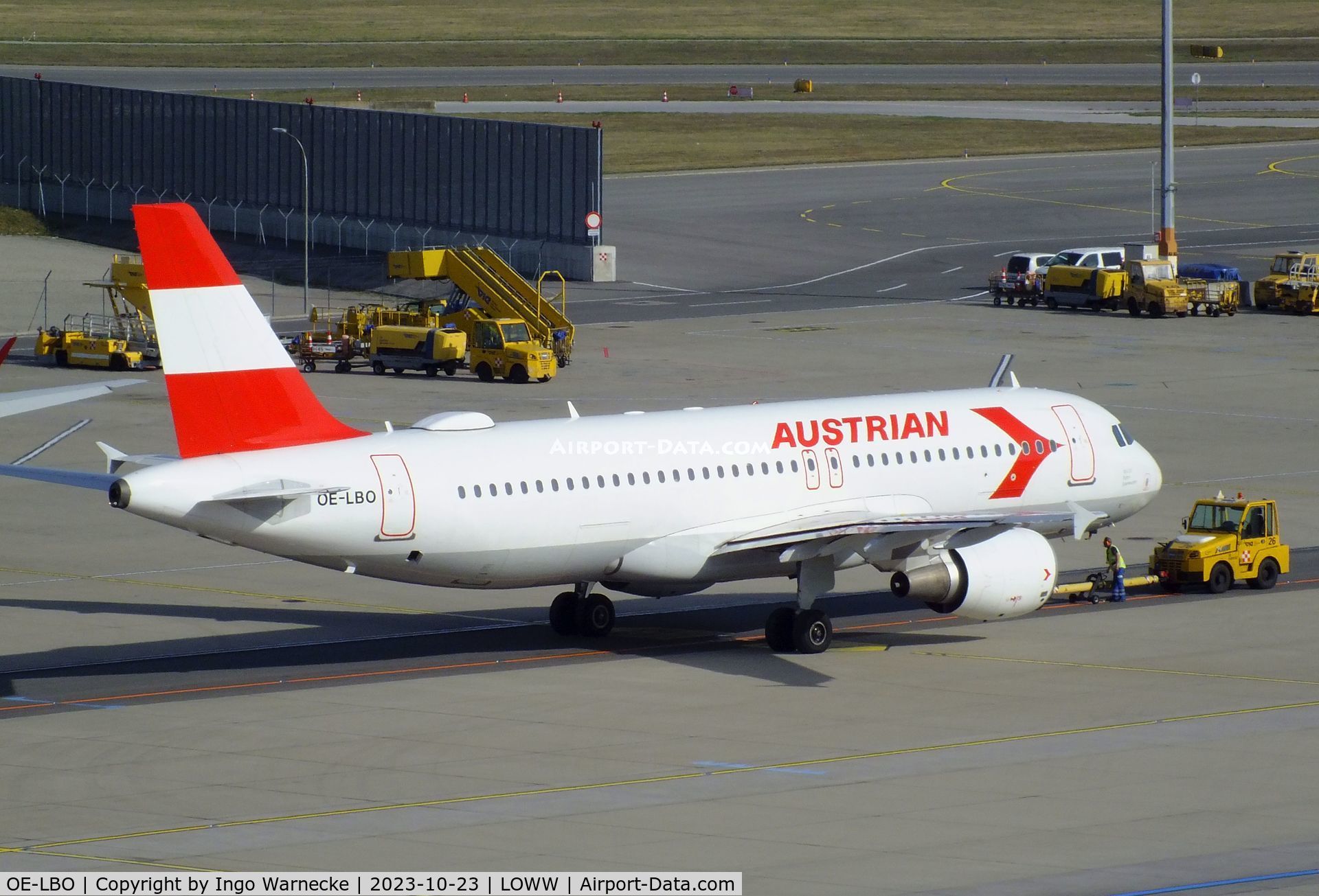 OE-LBO, 1998 Airbus A320-214 C/N 776, Airbus A320-214 of Austrian Airlines at Wien-Schwechat airport