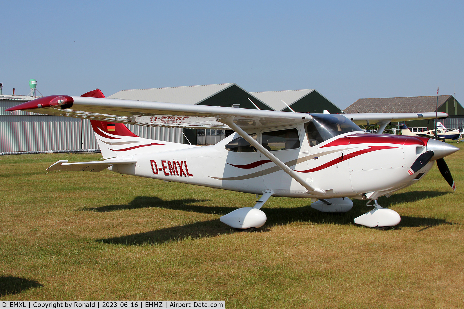 D-EMXL, 2008 Cessna 182T Skylane C/N 18282088, at ehmz