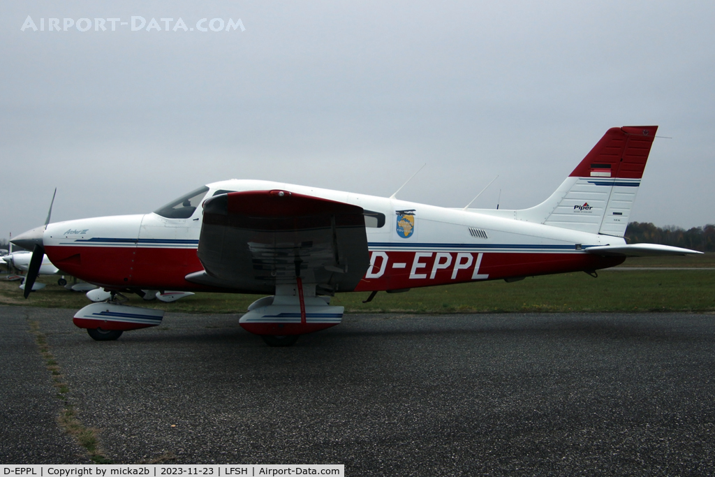 D-EPPL, Piper PA-28-181 Archer III C/N 28-43044, Parked