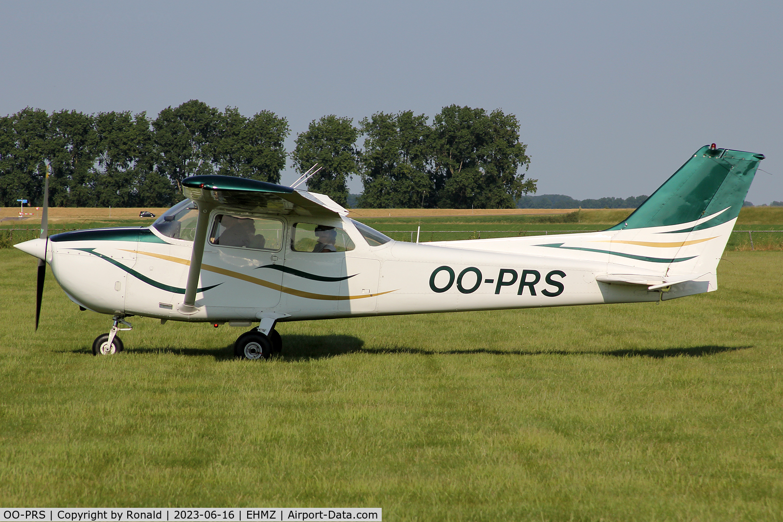 OO-PRS, 1974 Reims F172M II Skyhawk C/N 1044, at ehmz