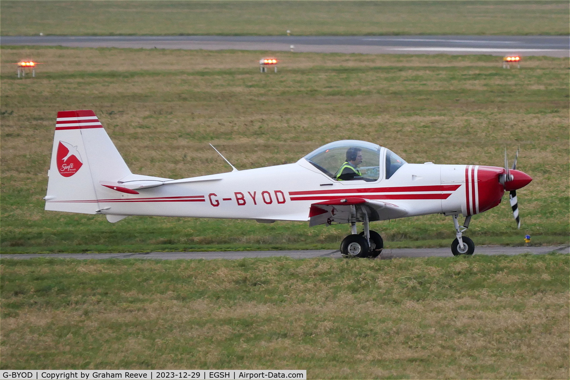 G-BYOD, 2001 Slingsby T-67M-200 Firefly C/N 2265, Departing from Norwich.