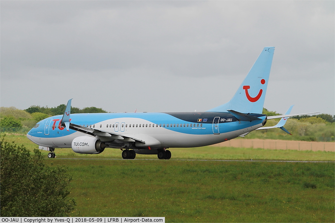 OO-JAU, 2013 Boeing 737-8K5 C/N 37250, Boeing 737-8K, Take off run rwy 25L, Brest-Bretagne airport (LFRB-BES)