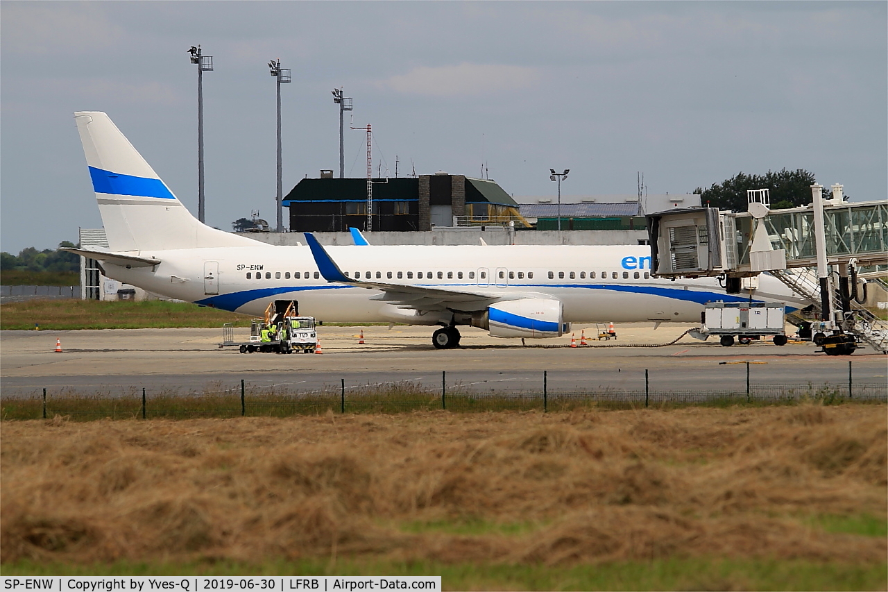 SP-ENW, 1999 Boeing 737-86J C/N 28073, Boeing 737-86J, Boarding area, Brest-Bretagne airport (LFRB-BES)