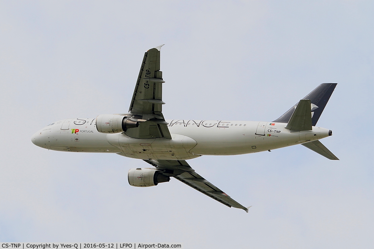 CS-TNP, 2004 Airbus A320-214 C/N 2178, Airbus A320-214, Climbing from rwy 26, Paris-Orly airport (LFPO-ORY)