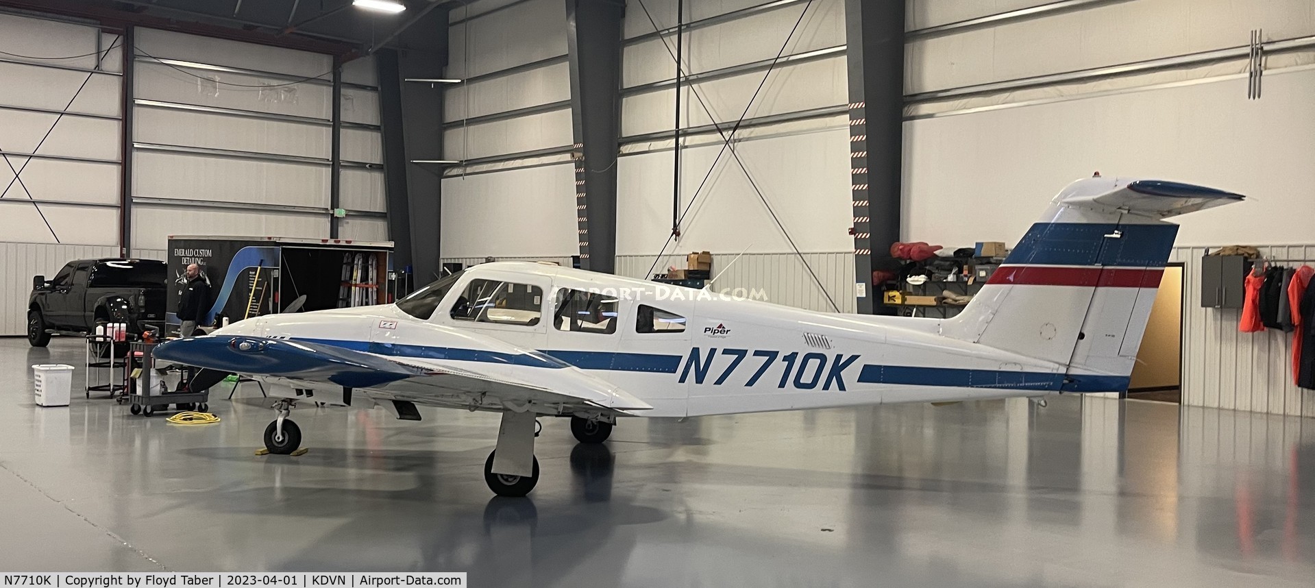 N7710K, 2001 Piper PA-44-180 Seminole C/N 4496101, In the hangar