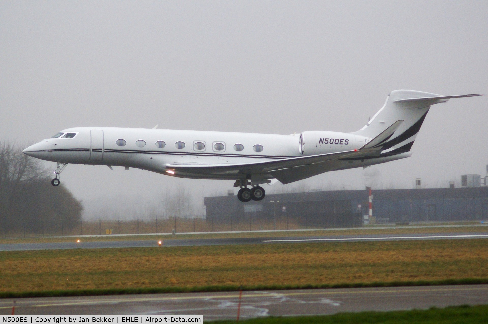 N500ES, Gulfstream G650ER C/N 6397, Lelystad Airport in the rain