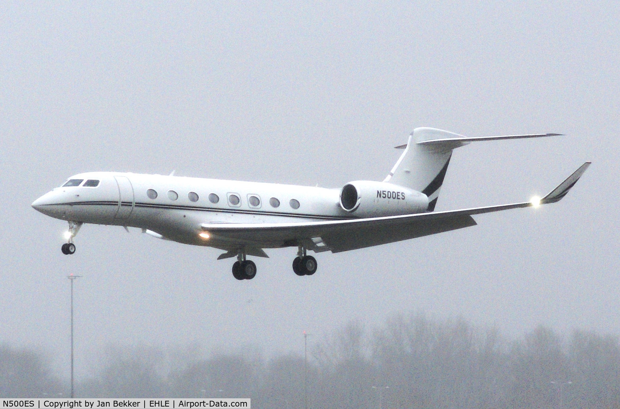 N500ES, Gulfstream G650ER C/N 6397, Lelystad Airport in the rain with low visibility