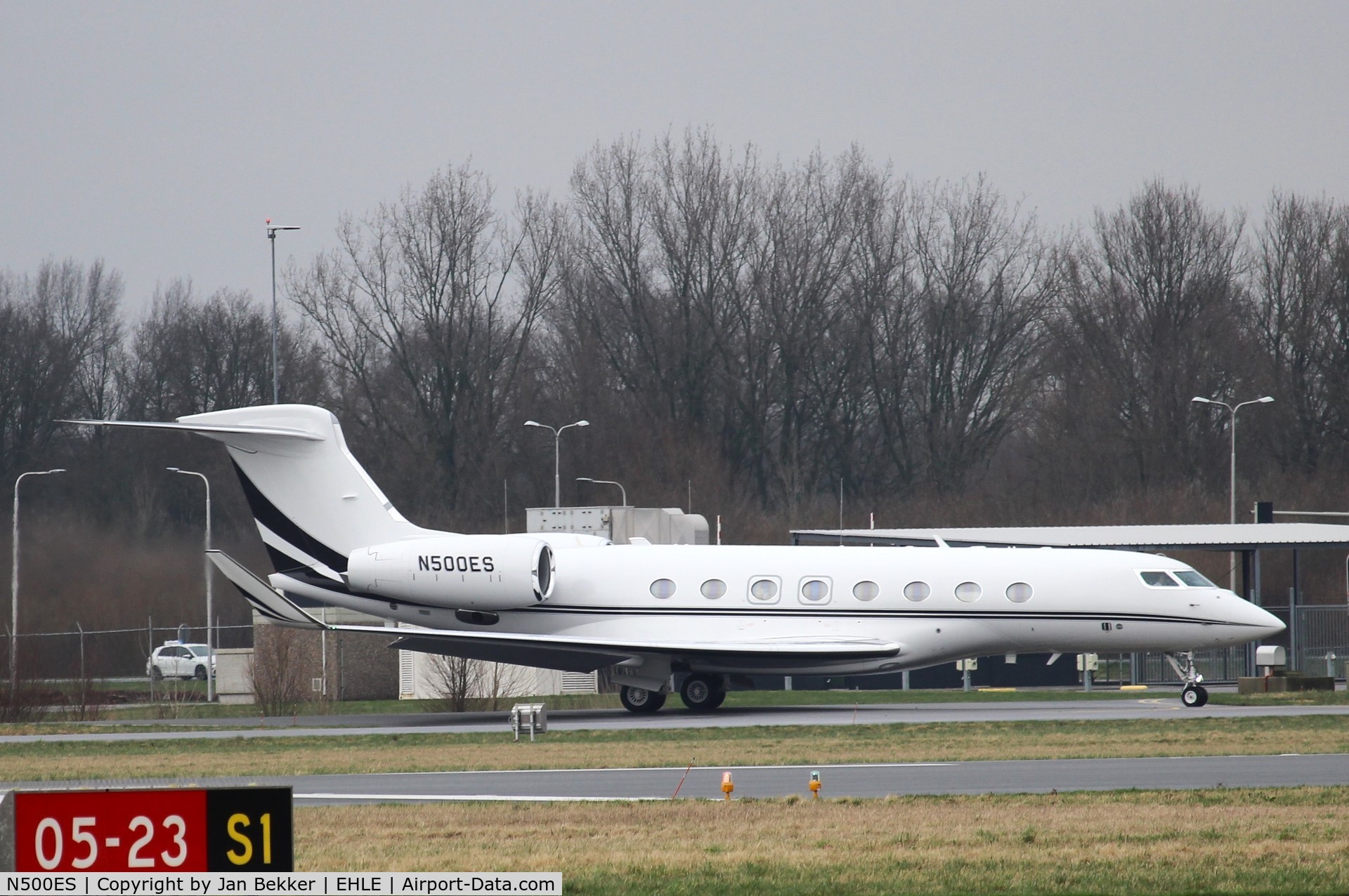 N500ES, Gulfstream G650ER C/N 6397, Lelystad Airport. Departure to Luton