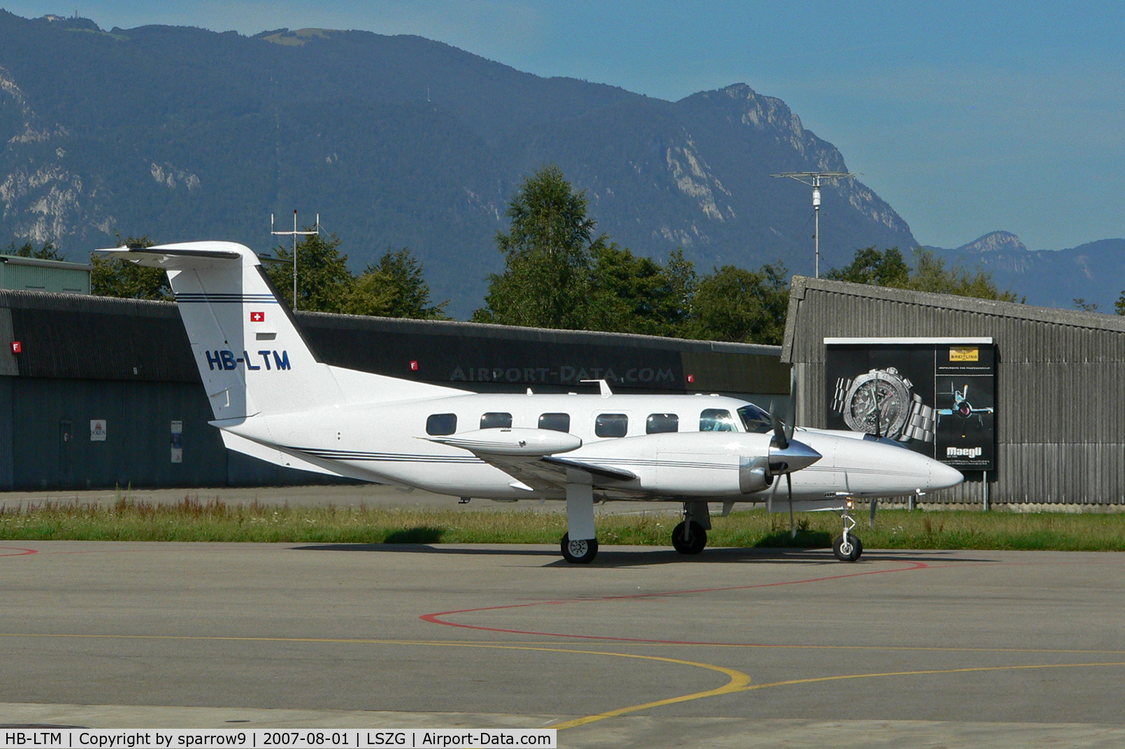 HB-LTM, 1985 Piper PA-42-1000 Cheyenne 400LS C/N 42-5527028, Taxiing at Grenchen. HB-registered from 2002-07-02 until 2015-11-30