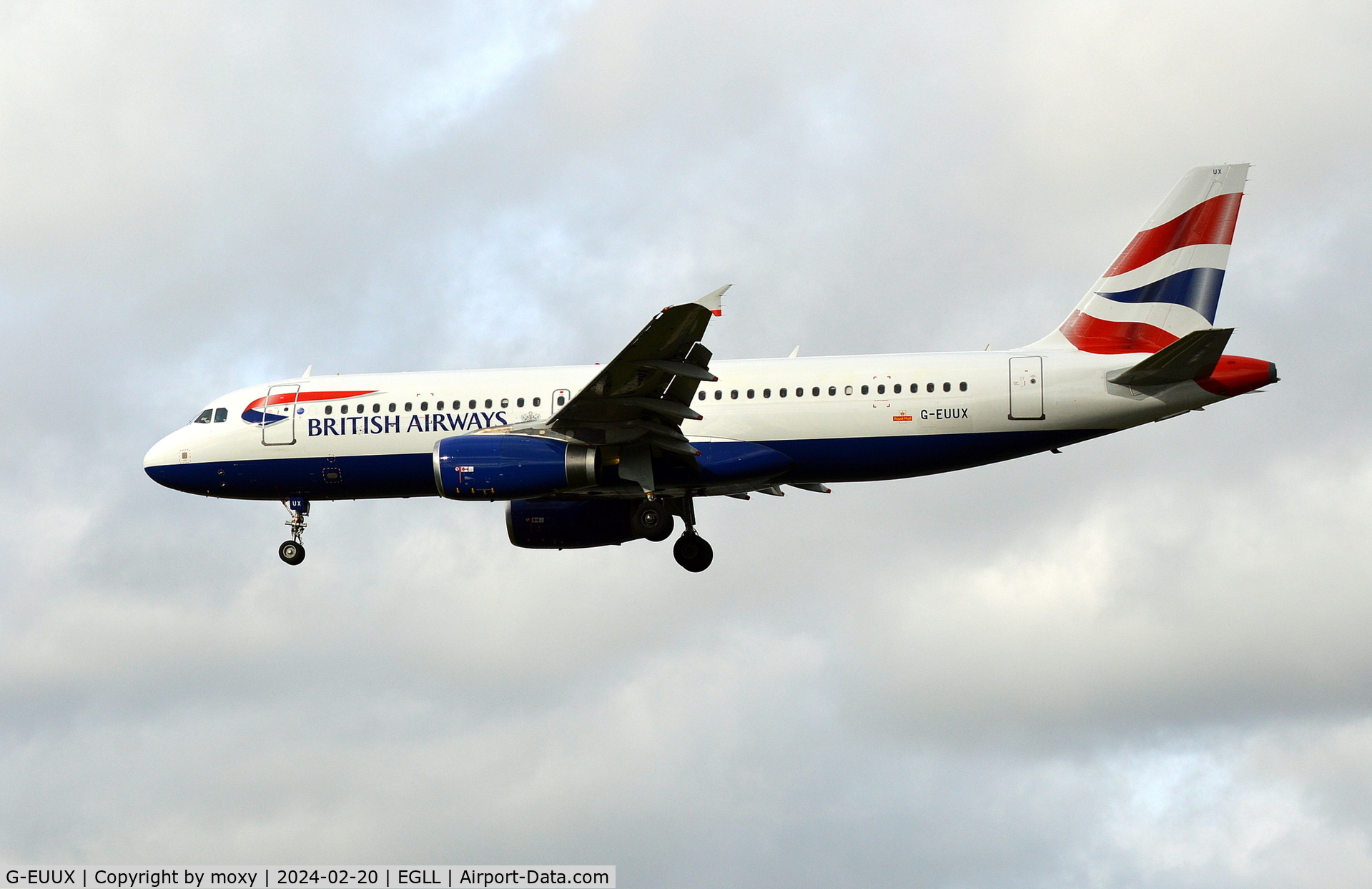 G-EUUX, 2008 Airbus A320-232 C/N 3550, Airbus A320-232 landing at London Heathrow.