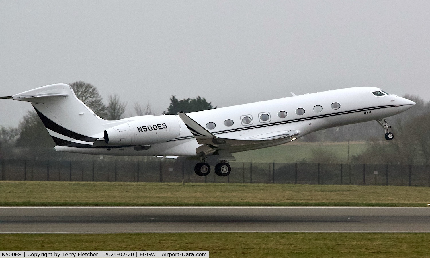 N500ES, Gulfstream G650ER C/N 6397, At Luton Airport