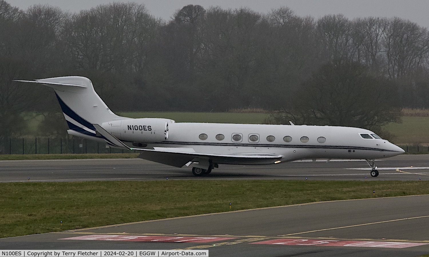 N100ES, 2011 Gulfstream G-VI (G650ER) C/N 6014, At Luton Airport