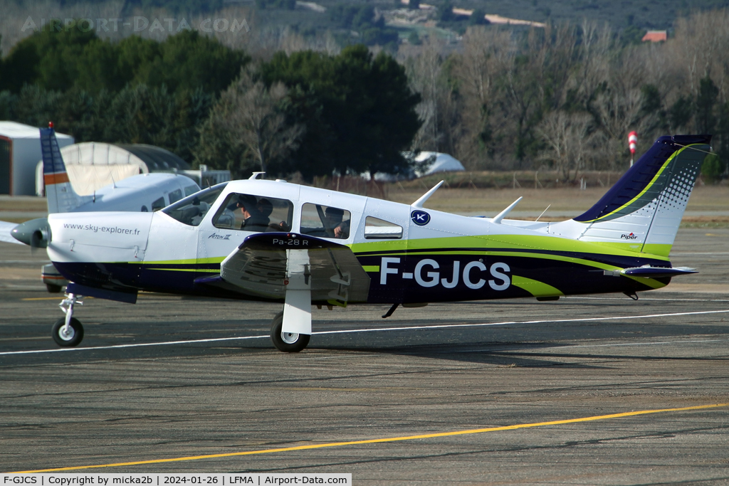 F-GJCS, Piper PA-28R-201 Cherokee Arrow III C/N 28R7737016, Taxiing