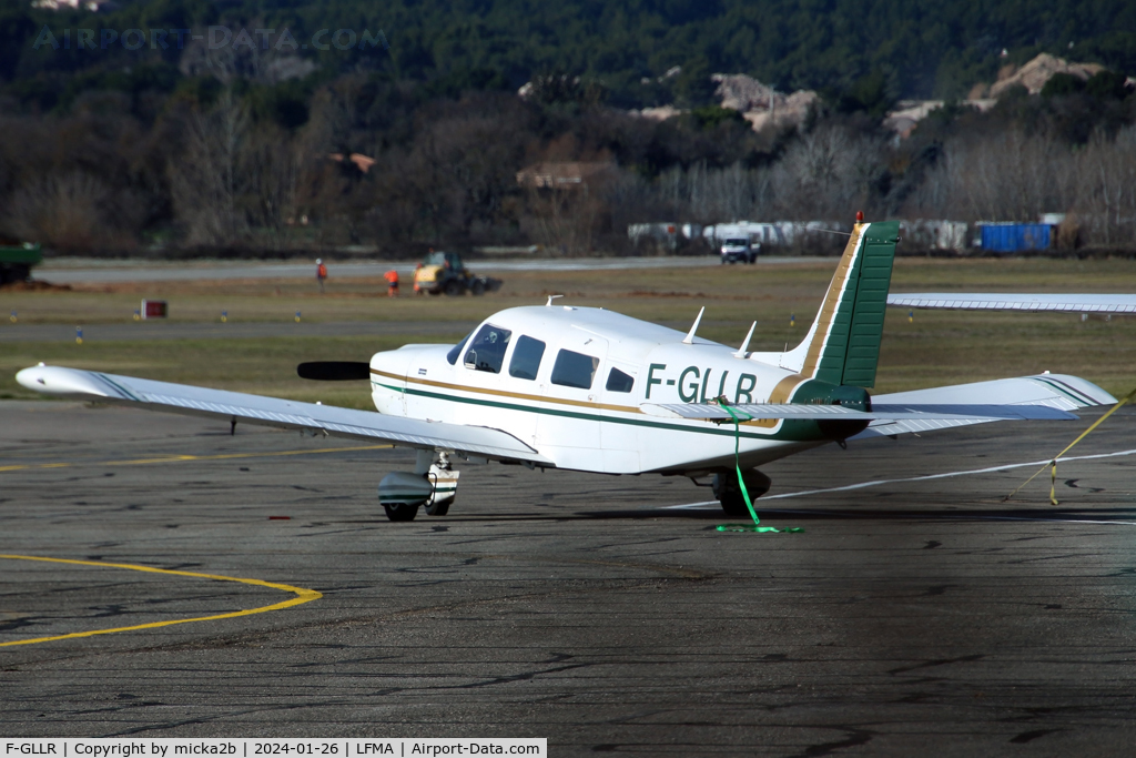 F-GLLR, Piper PA-32-300 Cherokee Six Cherokee Six C/N 32-7640093, Parked