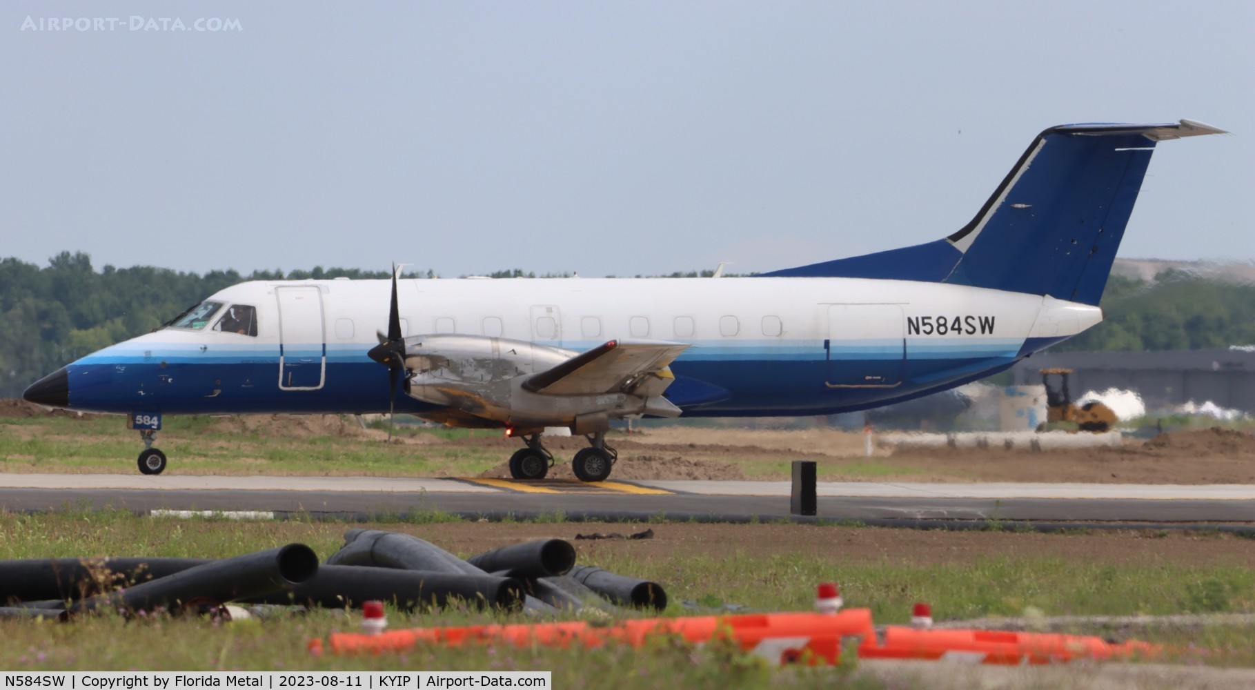 N584SW, 1999 Embraer EMB-120ER Brasilia C/N 120352, Berry E120 zx YIP-CAK