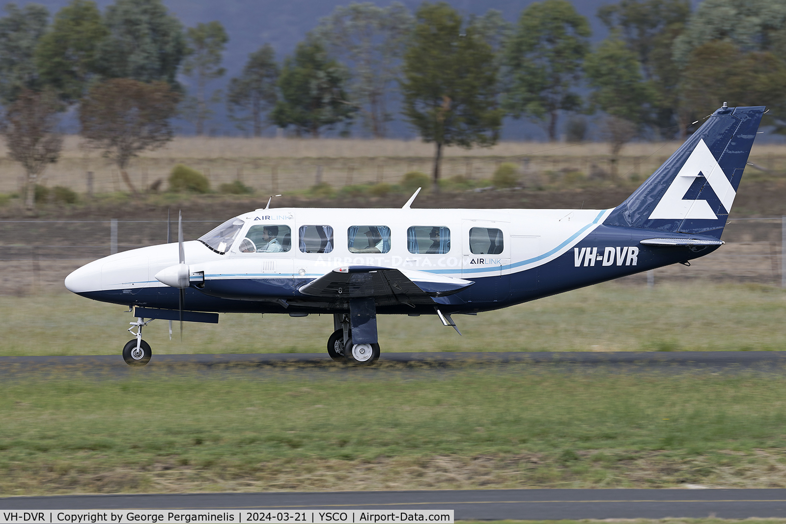 VH-DVR, 1979 Piper PA-31-350 Chieftain C/N 31-7952052, Departing for Bankstown, Sydney.