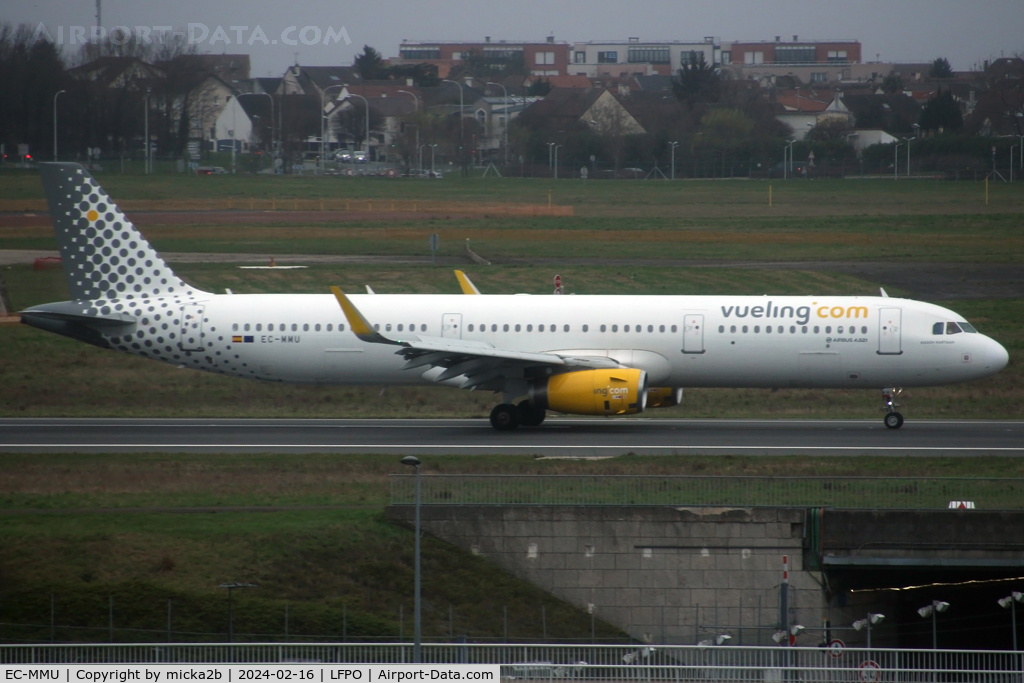 EC-MMU, 2016 Airbus A321-231 C/N 7218, Taxiing
