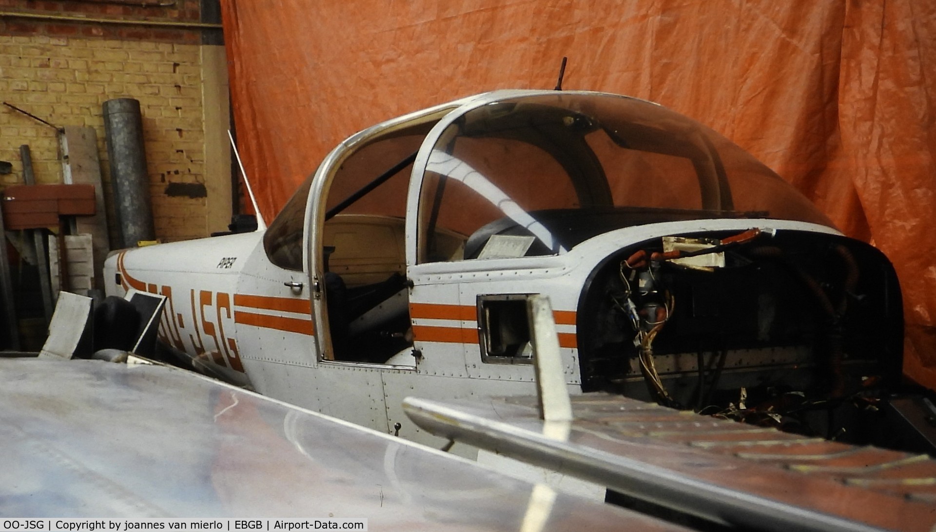 OO-JSG, 1979 Piper PA-38-112 Tomahawk C/N 38-79A0250, ex-slide