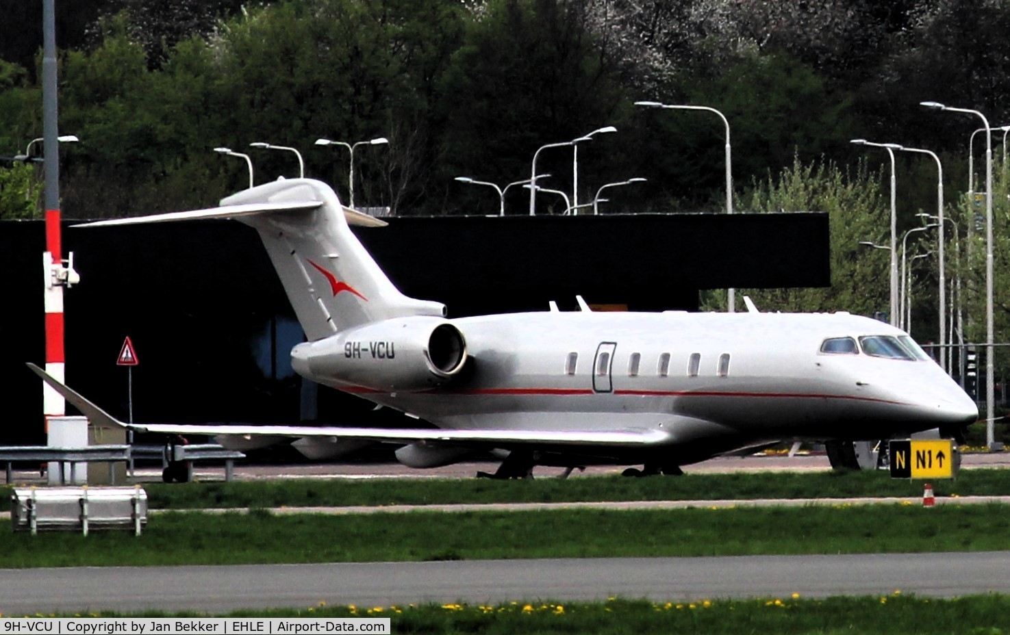 9H-VCU, Bombardier BD-100-1A10 Challenger 350 C/N 20931, Lelystad Airport