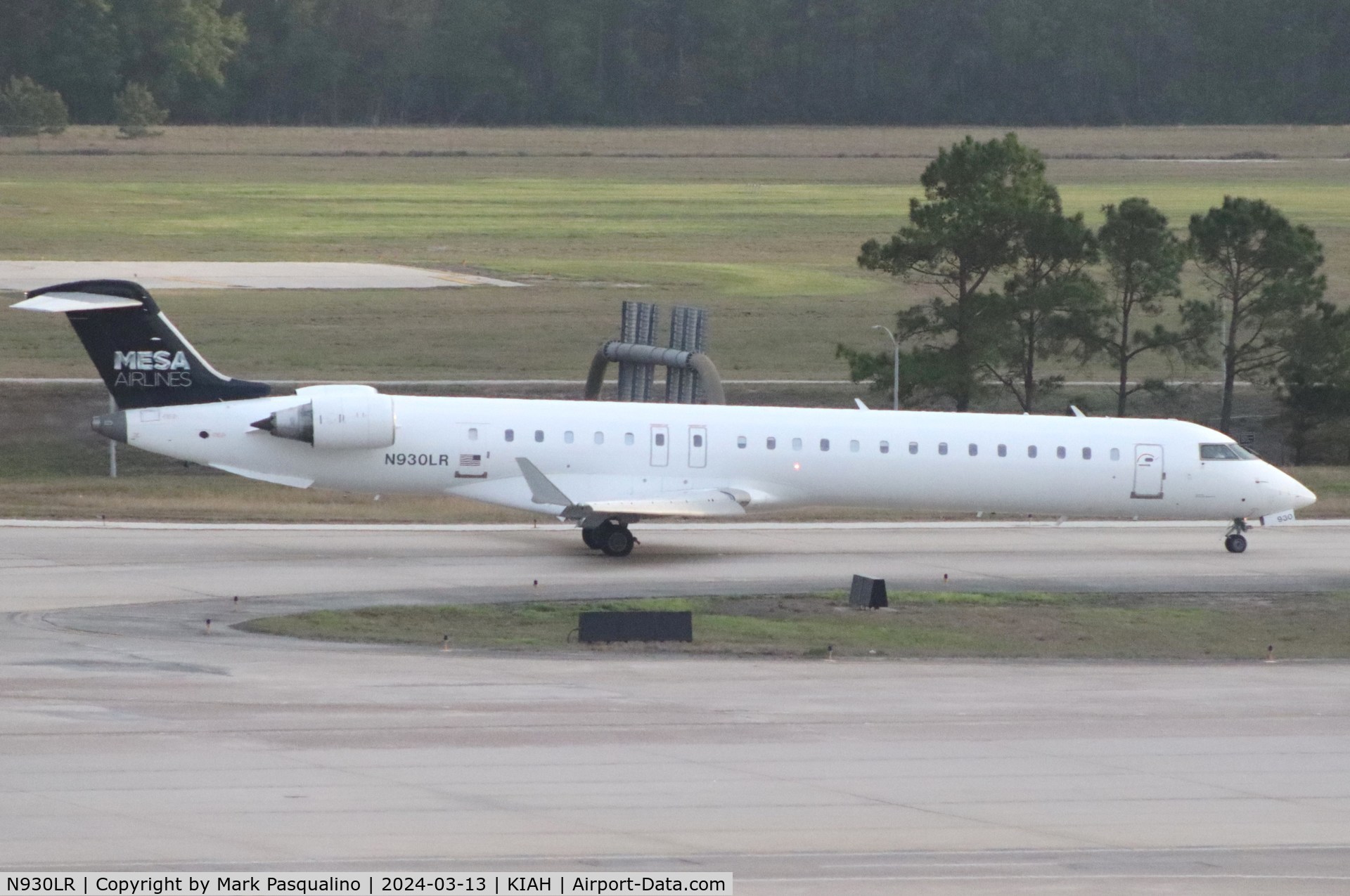 N930LR, 2005 Bombardier CRJ-900ER (CL-600-2D24) C/N 15030, CL-600-2D24