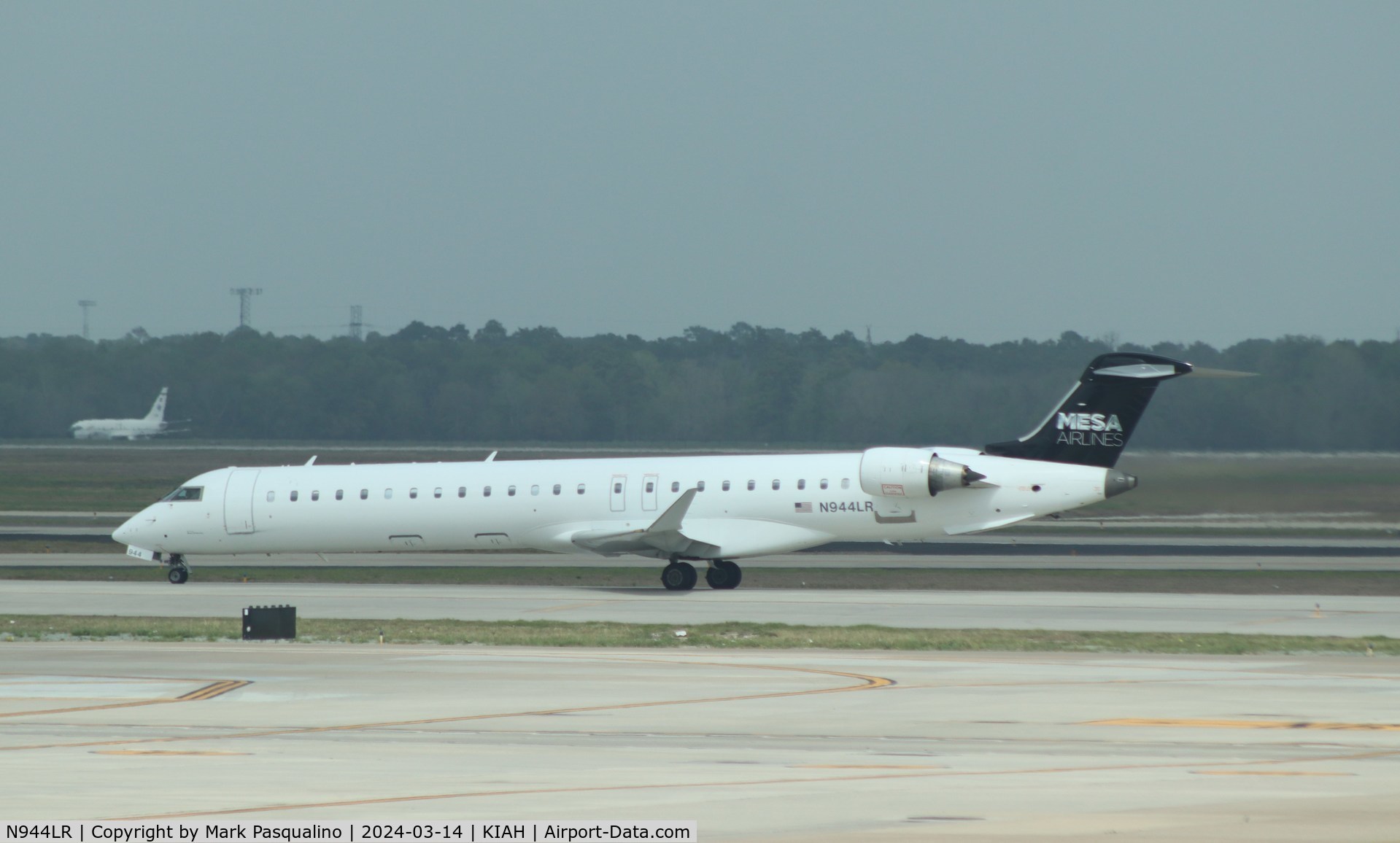 N944LR, 2006 Bombardier CRJ-900ER (CL-600-2D24) C/N 15075, CL-600-2D24