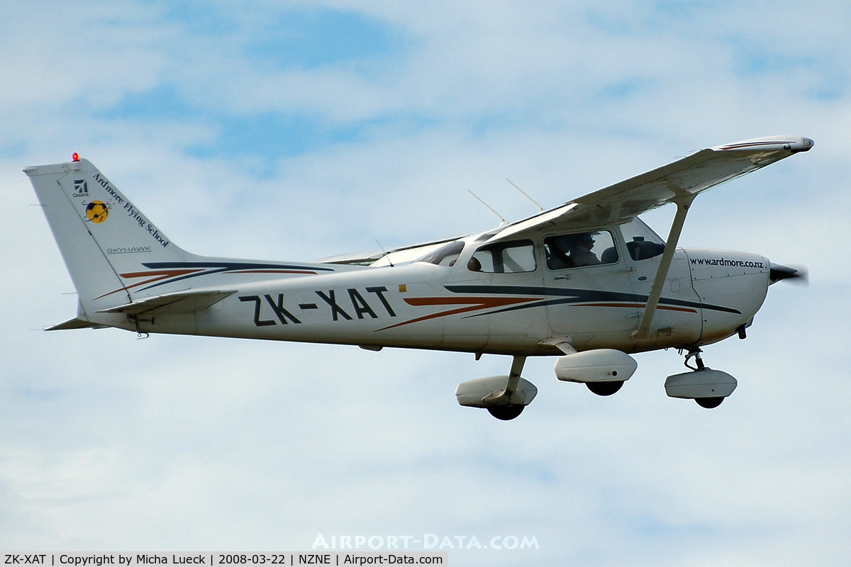 ZK-XAT, Cessna 172R Skyhawk C/N 17281262, At North Shore Aerodrome