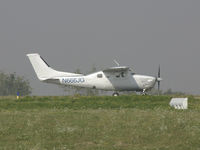 N666JG @ LEJ - taxing for Takeoff at taxiway W - by Oliver Richter