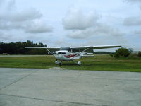 N156DW @ X39 - 1999 Cessna Skyhakw SP on the ground - by Eric E. Mattair