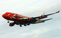9M-MPD @ LHR - Hibiscus livery arriving on 27R at Heathrow. - by Kevin Murphy