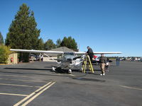N182RS @ S21 - Fill up at Sunriver
