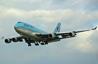 HL7488 @ LHR - Boeing 747 4B5 - by Les Rickman