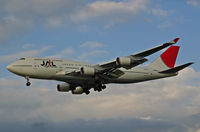 JA8906 @ LHR - Boeing 747 446 - by Les Rickman