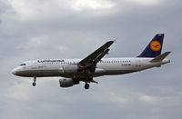 D-AIPW @ LHR - Airbus A320 211