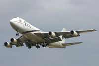 AP-BAT @ LHR - Superb looking 747 on short finals to 27L. - by Kevin Murphy