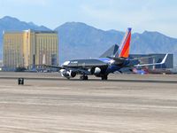 N715SW @ KLAS - Southwest Airlines - 'Shamu' / 1998 Boeing 737-7H4 - by SkyNevada - Brad Campbell