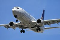 N37263 @ LAS - Continental Airlines N37263 (FLT COA697) from George Bush Intercontinental Houston (KIAH) on final approach to RWY 25L. - by Dean Heald