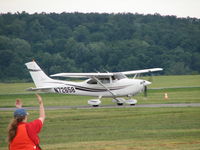 N72658 @ FDK - Just arriving at the 2006 AOPA Fly-in.  The line folks provided top notch service. - by Sam Andrews