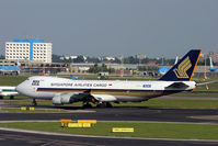 9V-SFI @ AMS - 747 SINGAPORE  AIRLINES CARGO - by barry quince