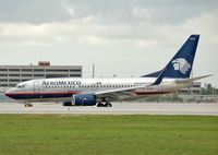 XA-WAM @ KMIA - Taxiing at MIA - by Ivan Cholakov