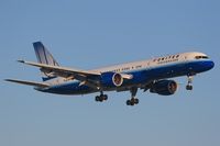 N555UA @ LAX - United Airlines N555UA (FLT UAL29) from John F Kennedy Int'l (KJFK) on final approach to RWY 24R. - by Dean Heald
