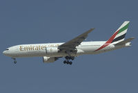A6-EMG @ DXB - Emirates Boeing 777-200 - by Yakfreak - VAP
