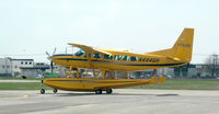 N444GH @ FRG - GH taxis to the active, RWY 1