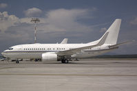 A6-AIN @ MXP - United Arab Emirates Boeing 737-700 winglets - by Yakfreak - VAP